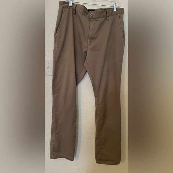 RVCA men’s weekend chino pant in dark khaki. 36. GUC. - Picture 3 of 16
